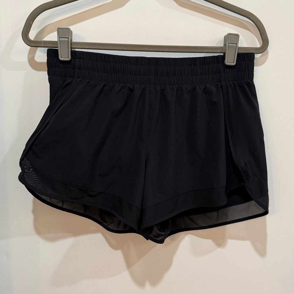 Athleta Mesh Racer Mid Rise 4 Short Size Medium